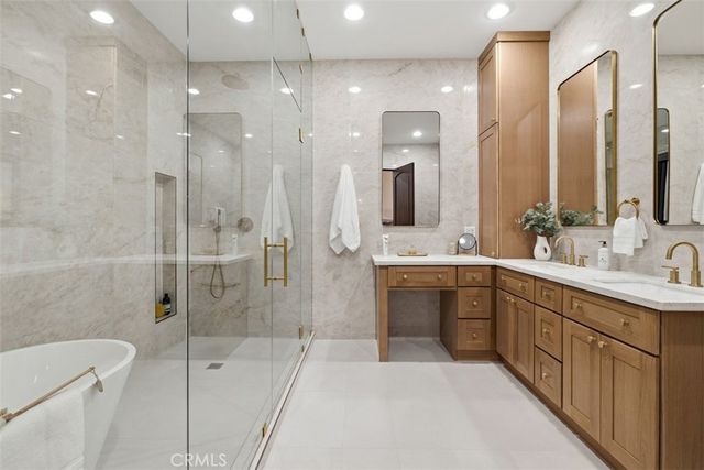 22953 Oxnard Street, Woodland Hills, CA 91367