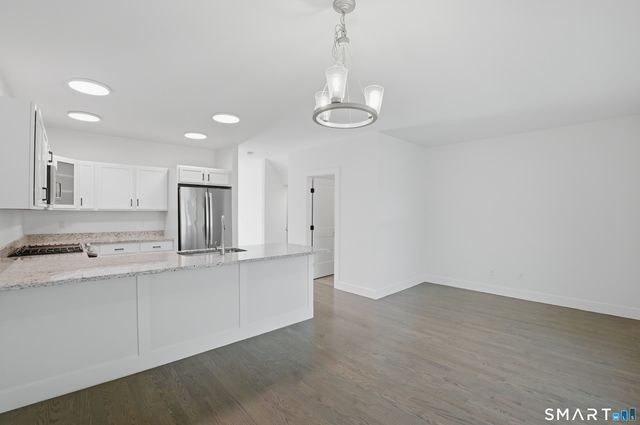 301 Harbour Close 102, New Haven, CT 06519