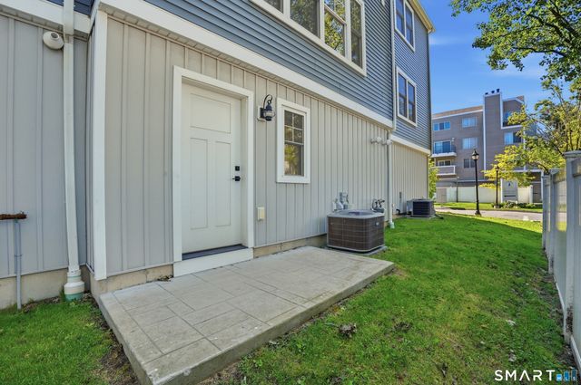 301 Harbour Close 102, New Haven, CT 06519