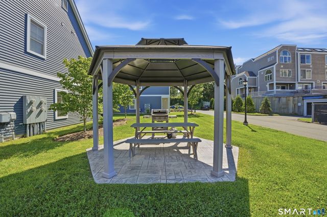 301 Harbour Close 102, New Haven, CT 06519