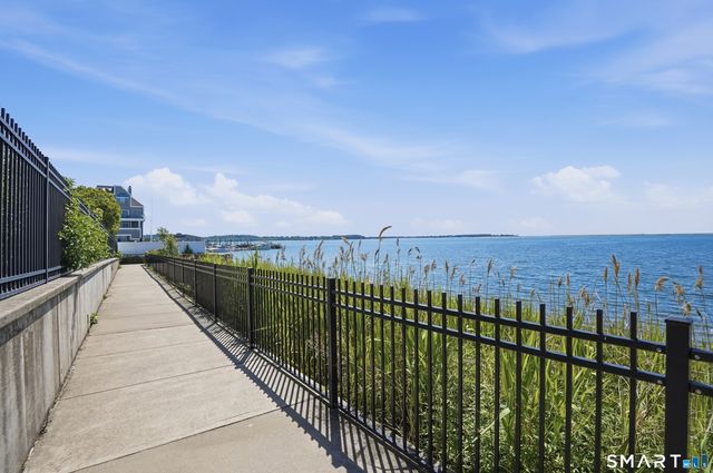 301 Harbour Close 102, New Haven, CT 06519