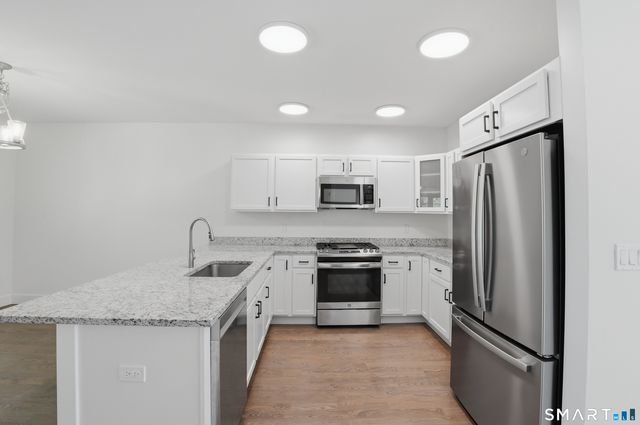 301 Harbour Close 102, New Haven, CT 06519