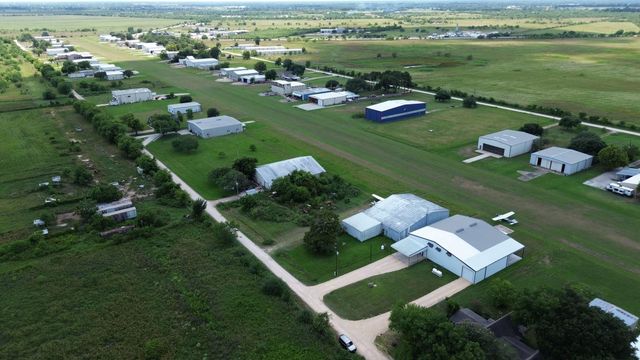 4611 Sport Flyers Lane, Brookshire, TX 77423
