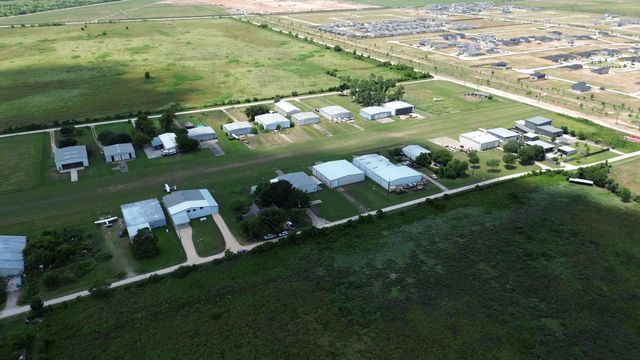 4611 Sport Flyers Lane, Brookshire, TX 77423