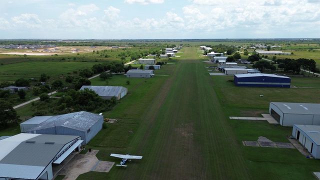 4611 Sport Flyers Lane, Brookshire, TX 77423