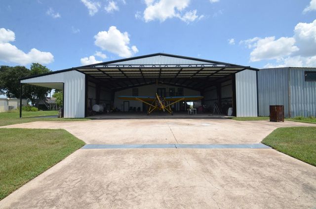 4611 Sport Flyers Lane, Brookshire, TX 77423