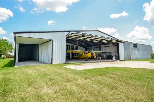 4611 Sport Flyers Lane, Brookshire, TX 77423