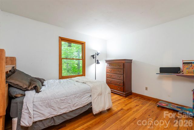 23 Hunting Lodge Drive, Black Mountain, NC 28711