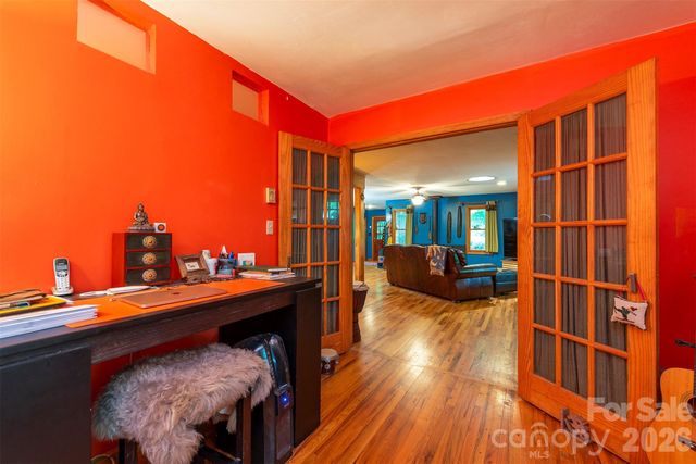 23 Hunting Lodge Drive, Black Mountain, NC 28711