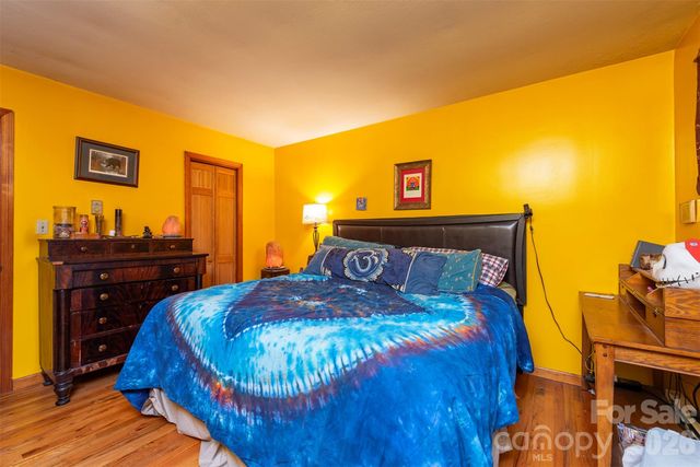 23 Hunting Lodge Drive, Black Mountain, NC 28711