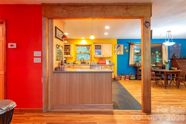 23 Hunting Lodge Drive, Black Mountain, NC 28711
