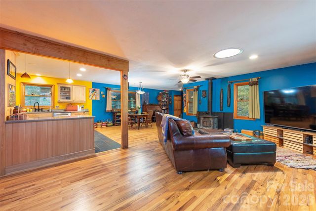 23 Hunting Lodge Drive, Black Mountain, NC 28711