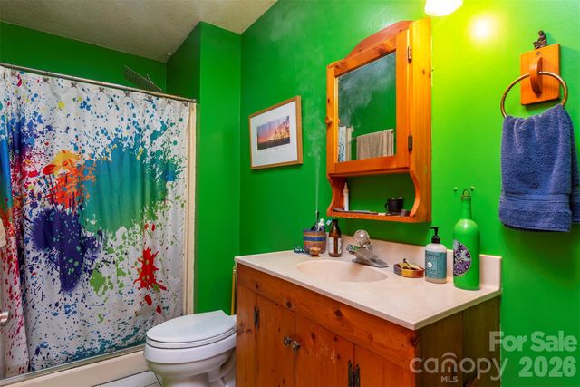 23 Hunting Lodge Drive, Black Mountain, NC 28711