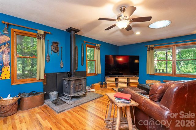 23 Hunting Lodge Drive, Black Mountain, NC 28711