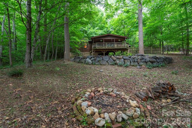 23 Hunting Lodge Drive, Black Mountain, NC 28711