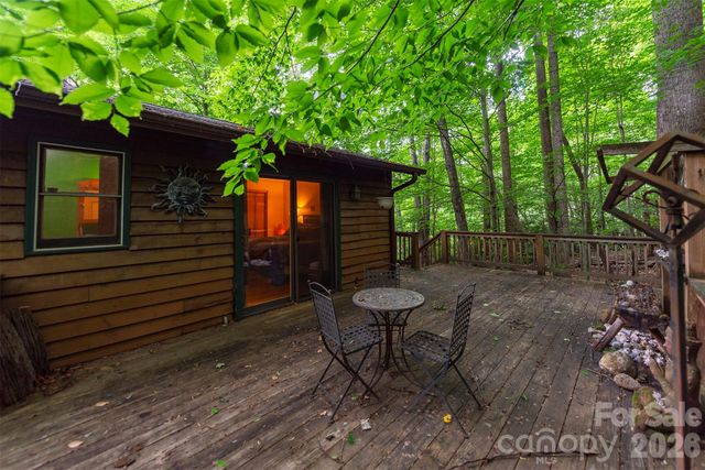23 Hunting Lodge Drive, Black Mountain, NC 28711