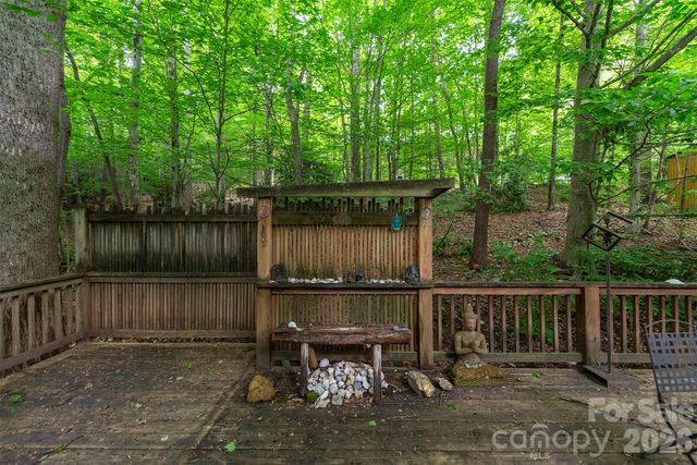 23 Hunting Lodge Drive, Black Mountain, NC 28711