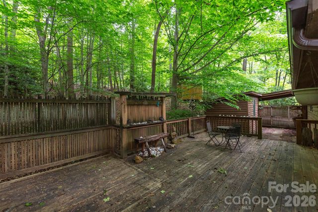23 Hunting Lodge Drive, Black Mountain, NC 28711