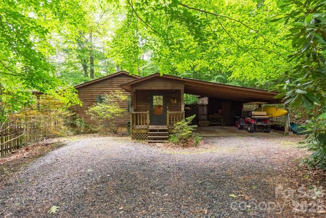 23 Hunting Lodge Drive, Black Mountain, NC 28711