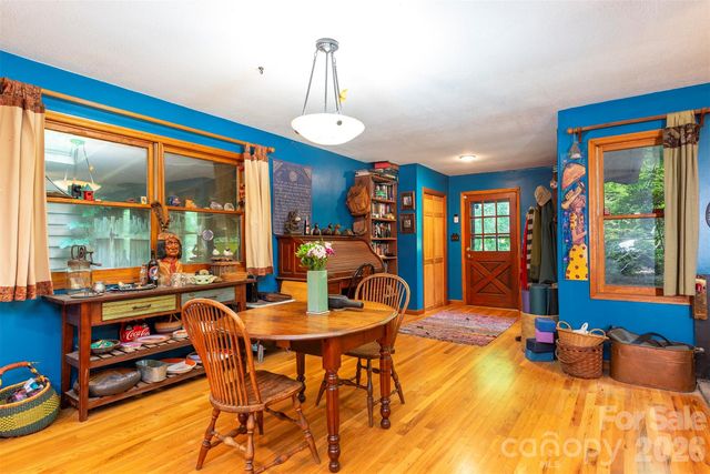 23 Hunting Lodge Drive, Black Mountain, NC 28711