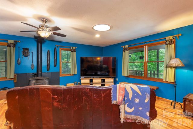 23 Hunting Lodge Drive, Black Mountain, NC 28711