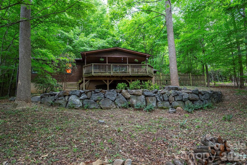 23 Hunting Lodge Drive, Black Mountain, NC 28711