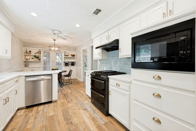 3823 Rochelle Drive, Arlington, TX 76016