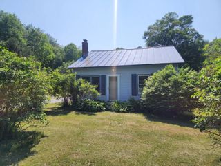 1082 W River Road, Brattleboro, VT 05301