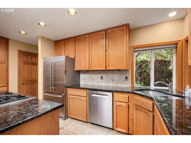 4240 Se JENNIFER Ct, Troutdale, OR 97060