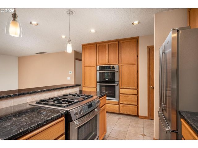 4240 Se JENNIFER Ct, Troutdale, OR 97060