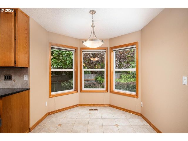 4240 Se JENNIFER Ct, Troutdale, OR 97060