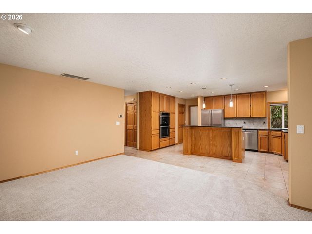 4240 Se JENNIFER Ct, Troutdale, OR 97060