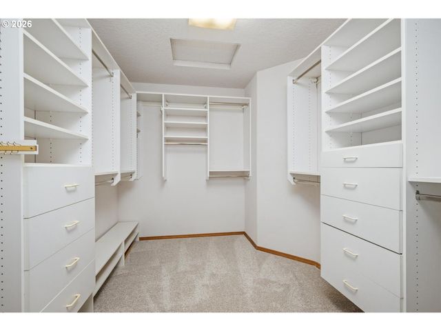 4240 Se JENNIFER Ct, Troutdale, OR 97060