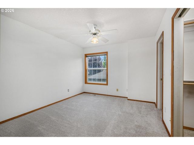 4240 Se JENNIFER Ct, Troutdale, OR 97060