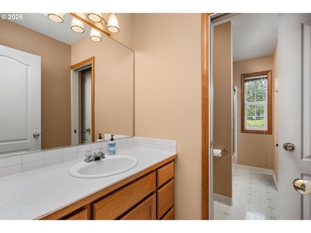 4240 Se JENNIFER Ct, Troutdale, OR 97060