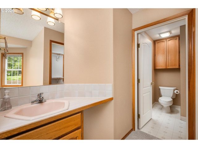 4240 Se JENNIFER Ct, Troutdale, OR 97060