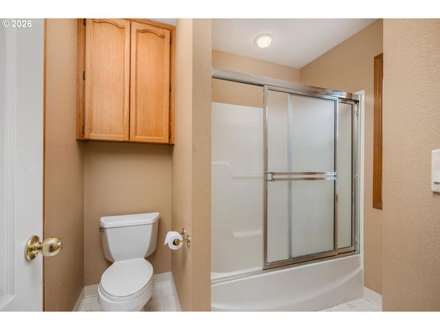 4240 Se JENNIFER Ct, Troutdale, OR 97060