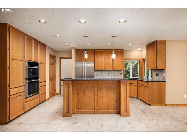 4240 Se JENNIFER Ct, Troutdale, OR 97060