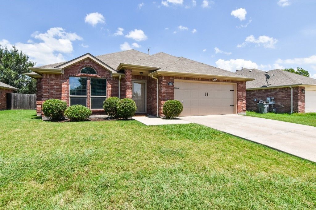 2105 Woodhaven Drive, Little Elm, TX 75068