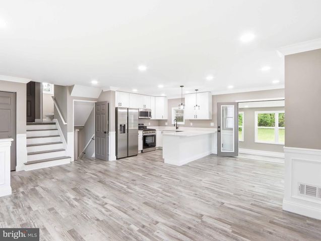 812 GLENVIEW AVE, Glen Burnie, MD 21061