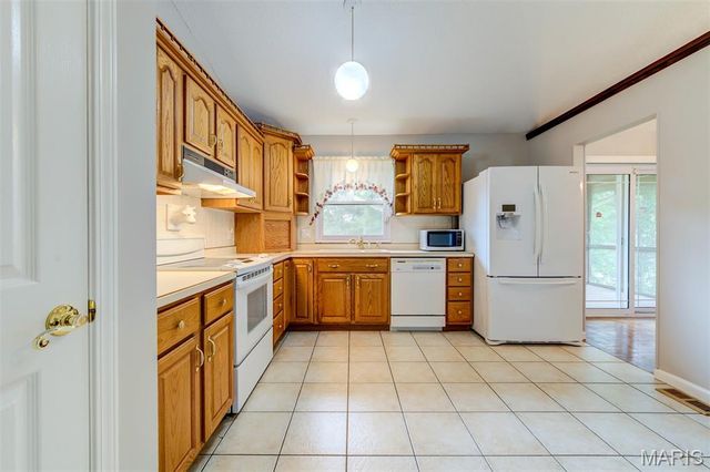 813 Edgewood Drive, Lake St Louis, MO 63367