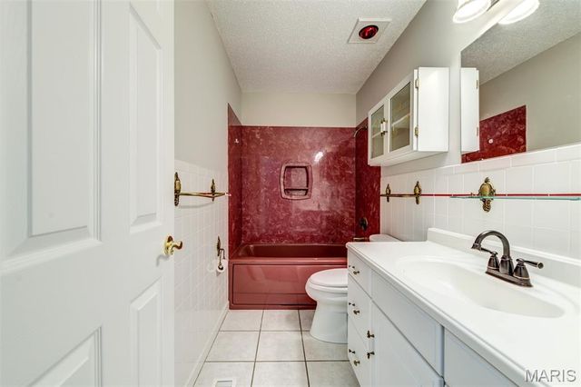 813 Edgewood Drive, Lake St Louis, MO 63367