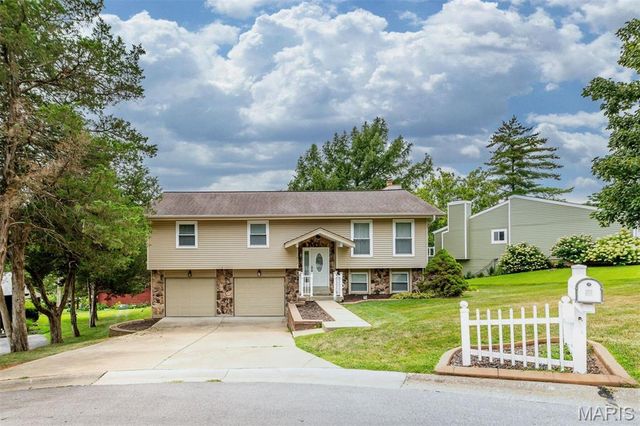 813 Edgewood Drive, Lake St Louis, MO 63367