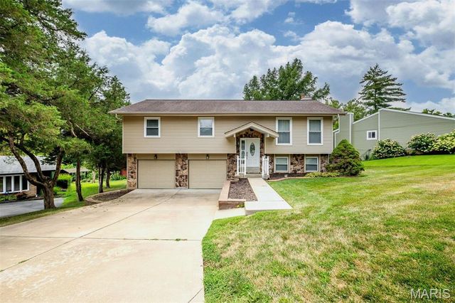 813 Edgewood Drive, Lake St Louis, MO 63367