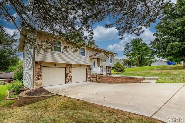 813 Edgewood Drive, Lake St Louis, MO 63367