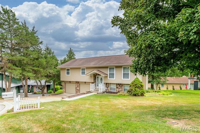 813 Edgewood Drive, Lake St Louis, MO 63367