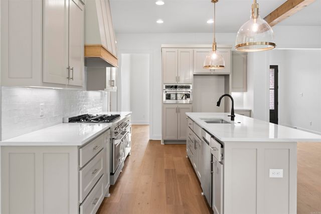 280 Middleton Place Drive, Benton, AR 72019