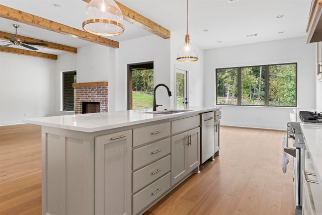 280 Middleton Place Drive, Benton, AR 72019