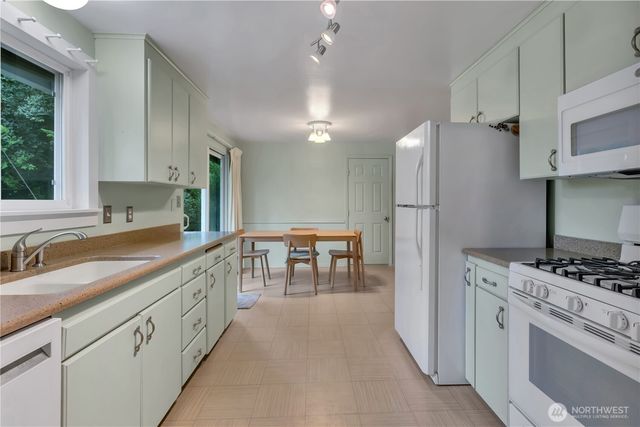 35413 11th Avenue SW, Federal Way, WA 98023