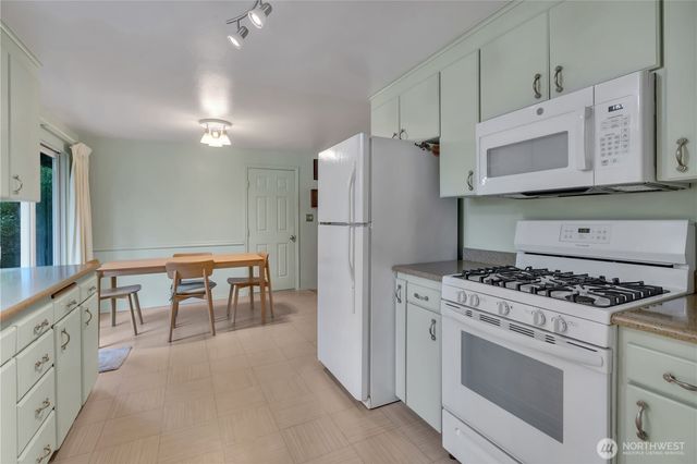35413 11th Avenue SW, Federal Way, WA 98023